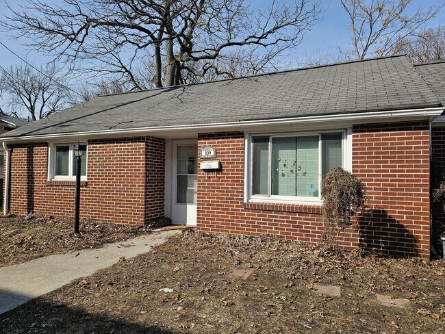 Foto del edificio - Cozy Two Bedroom Single Family Home