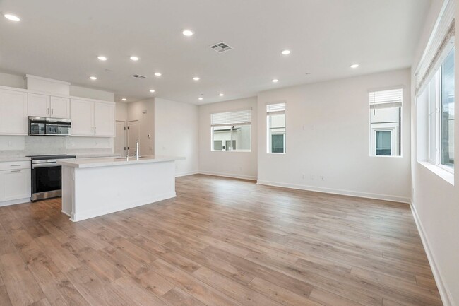 Foto del edificio - Gorgeous New Townhome in Chula Vista!