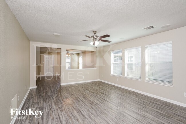 Foto del edificio - 6622 Hawthorne Falls Ln