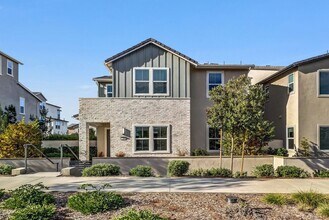 Building Photo - 349 Loon