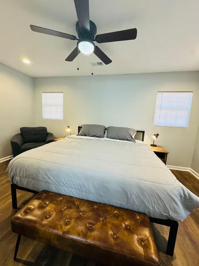 Foto del edificio - Room in House on Granade Dr