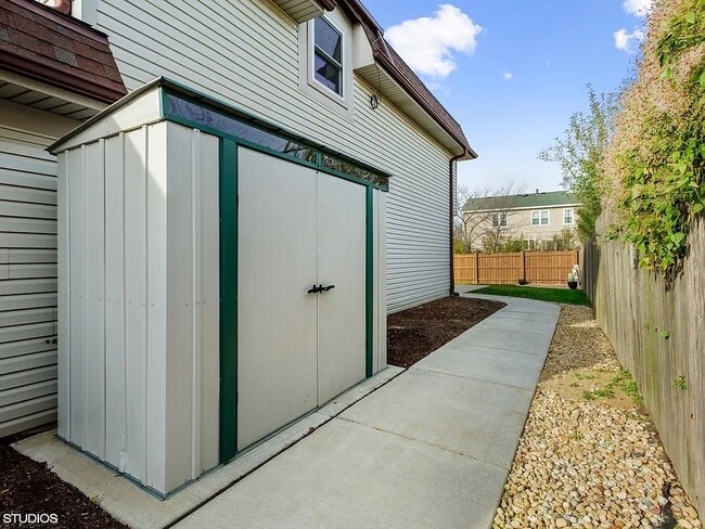 Building Photo - 1054 Warwick Cir N