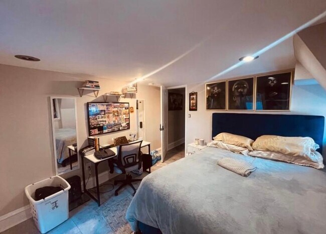 Lower Bedroom (south view) - 2 Girard St NE