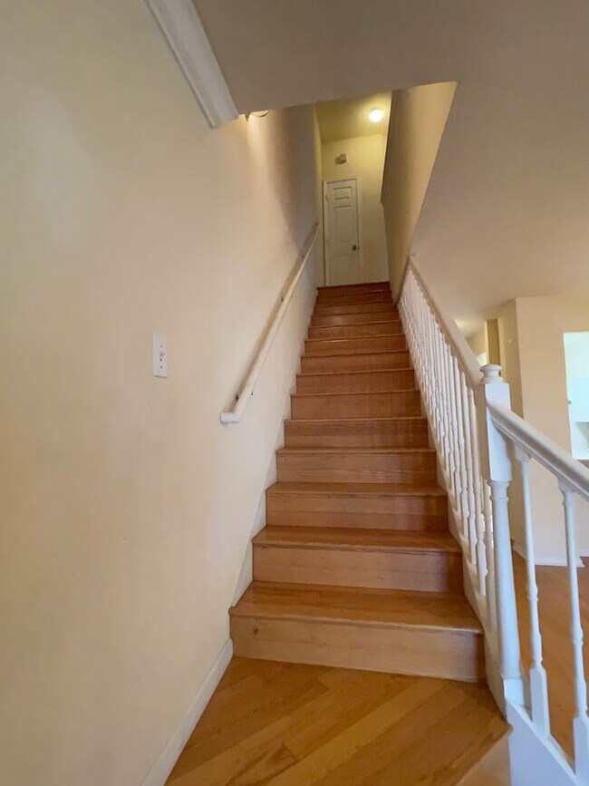 Foto del edificio - Beautiful 2 bedroom 2.5 bathroom townhome