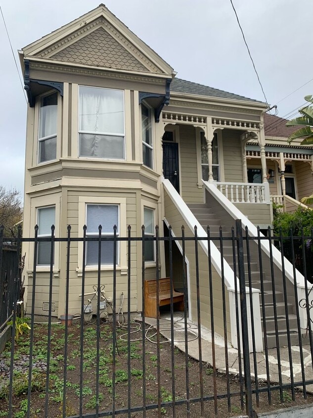3259-3261 Louise St - 3259-3261 Louise St