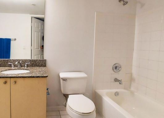 Foto del edificio - 2457 Centergate Dr