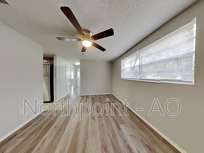 Foto del edificio - 10101 N 19th St