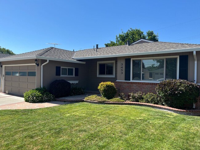 Foto del edificio - Charming Santa Clara Home with Backyard Perfect for Summer Nights!