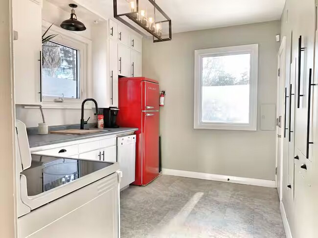 Photo du bâtiment - For Rent – 704 5 St E, Saskatoon, SK S7H 1G7 3 Bedrooms | 2 Bathrooms