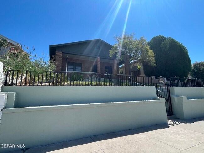 Foto del edificio - 1518 Lawton Dr