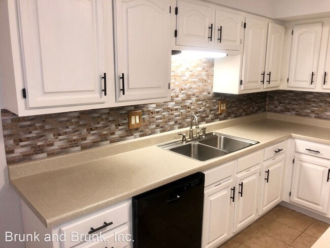 Building Photo - 2 br, 2 bath House - Foxdale Circle 6526