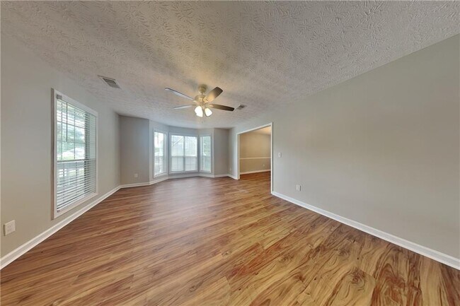 Building Photo - 3282 Summit Glen Dr