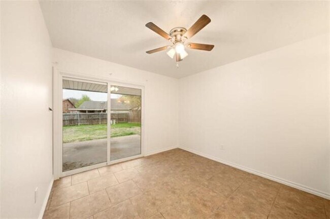 Building Photo - 3010 NE Lancaster Ln