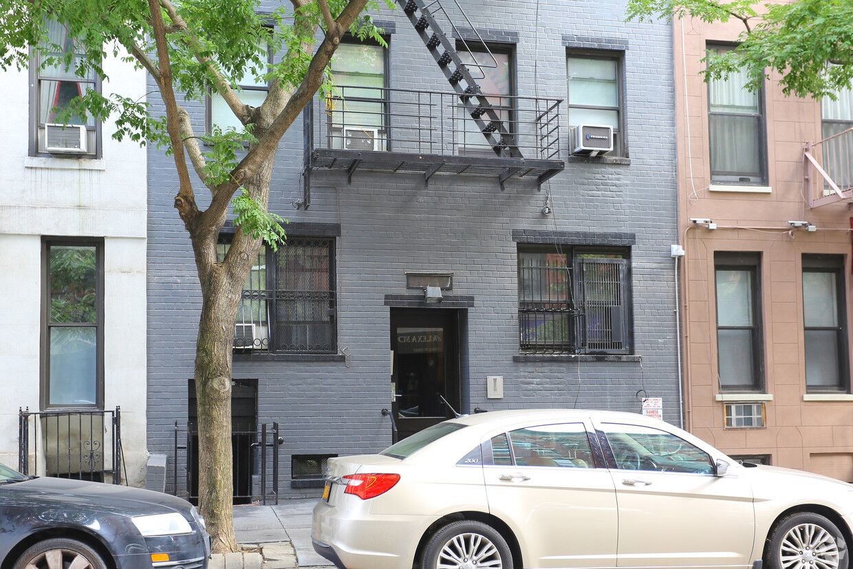 Primary Photo - 323 East 78th Street