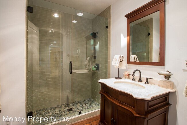 Building Photo - 3 br, 4.5 bath House - 6001 Madra Avenue