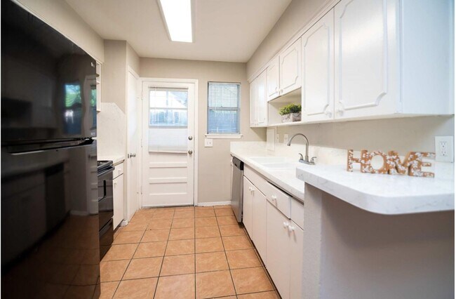 Foto del edificio - 6311 Fondren Rd