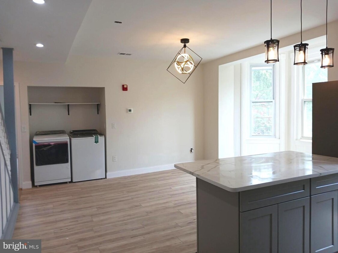 Primary Photo - 420 N 32nd St
