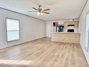 Building Photo - 543 Canterbury Ct