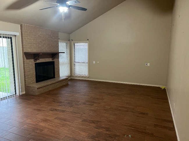 Building Photo - 109 Laguna Dr