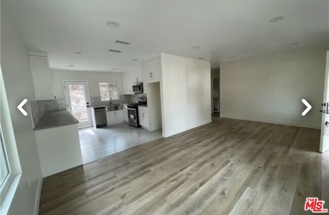 Foto del edificio - 330 E Ellis Ave