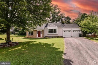Building Photo - 10135 Forest Hill Cir