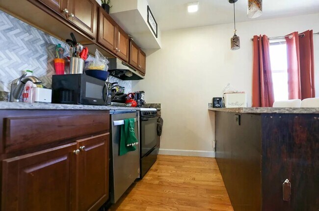 Building Photo - 21 Weitz St