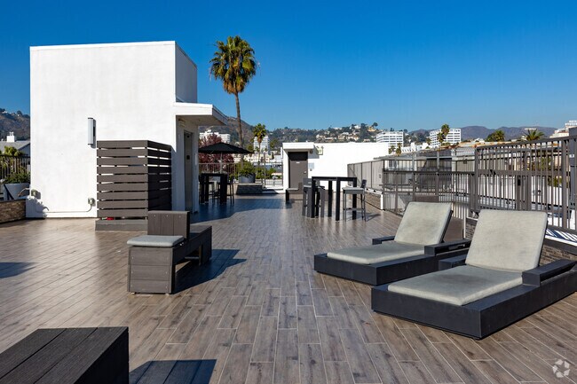 Rooftop - Formosa Fountain by Wiseman