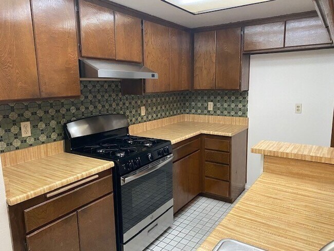 Foto del edificio - 831-835 S Park Vine Street