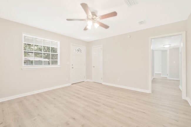Building Photo - 5217 Poppy Dr