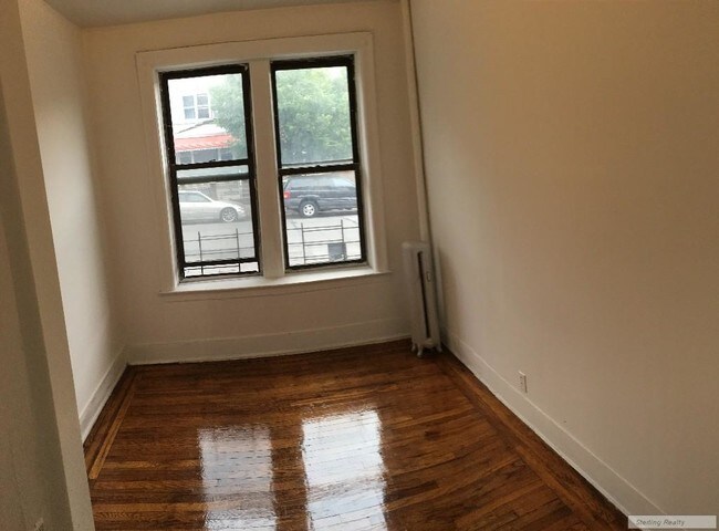 Building Photo - 2555 33rd St