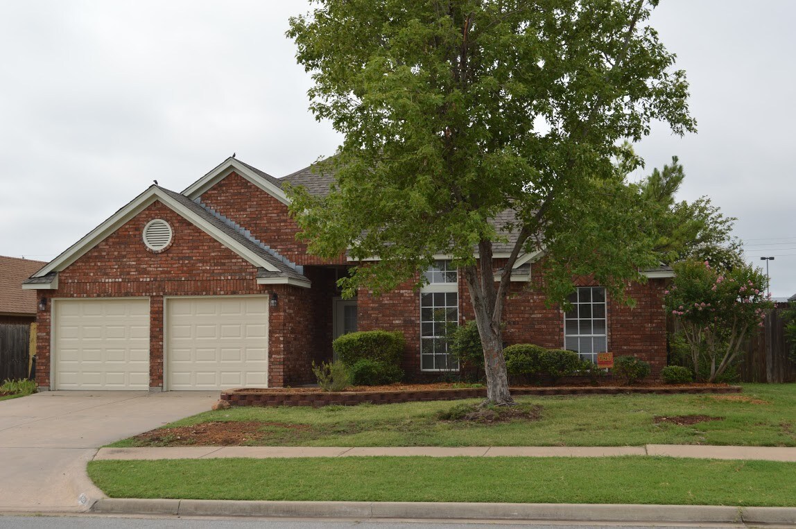 Primary Photo - 6828 NW Crestwood Dr