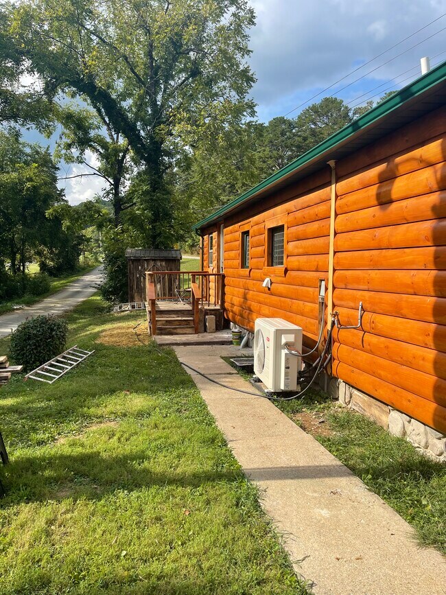 Foto del edificio - 5287 Rush Branch Rd