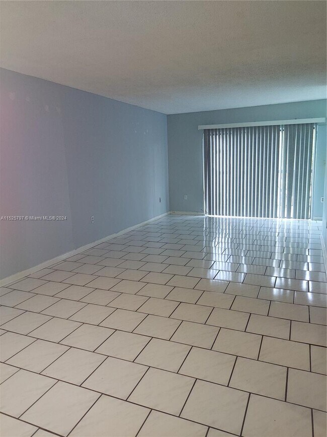 Foto del edificio - 5800 SW 127th Ave