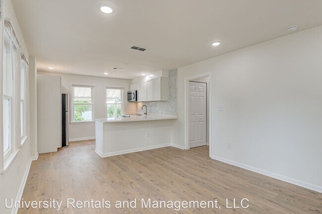 Foto del edificio - 2 br, 1 bath House - 921 SW 6th Ave Unit B