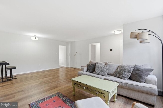 Foto del edificio - 6032 Old Landing Way