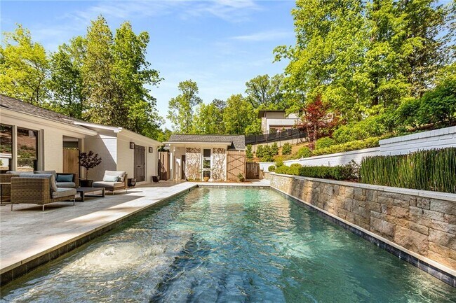 Foto del edificio - 1100 Kingston Dr NE