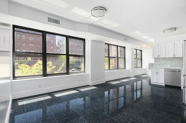 Building Photo - 64 Delancey St