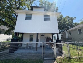 Building Photo - 1300 Heck Ave