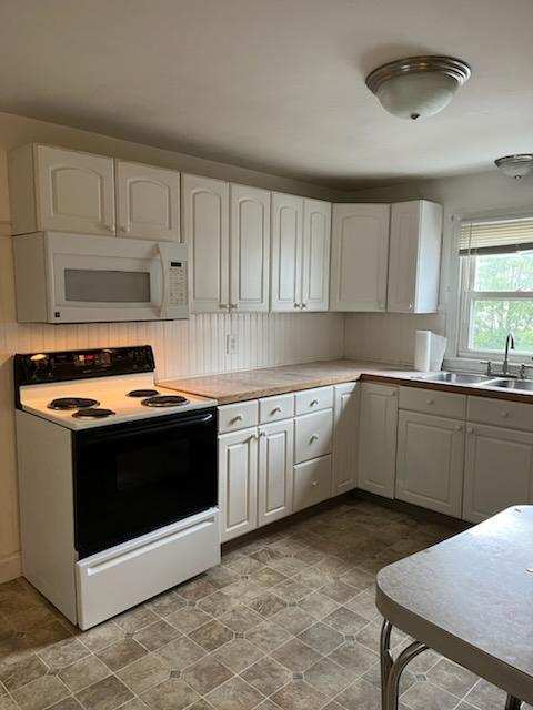 kitchen - 49 Hamilton St
