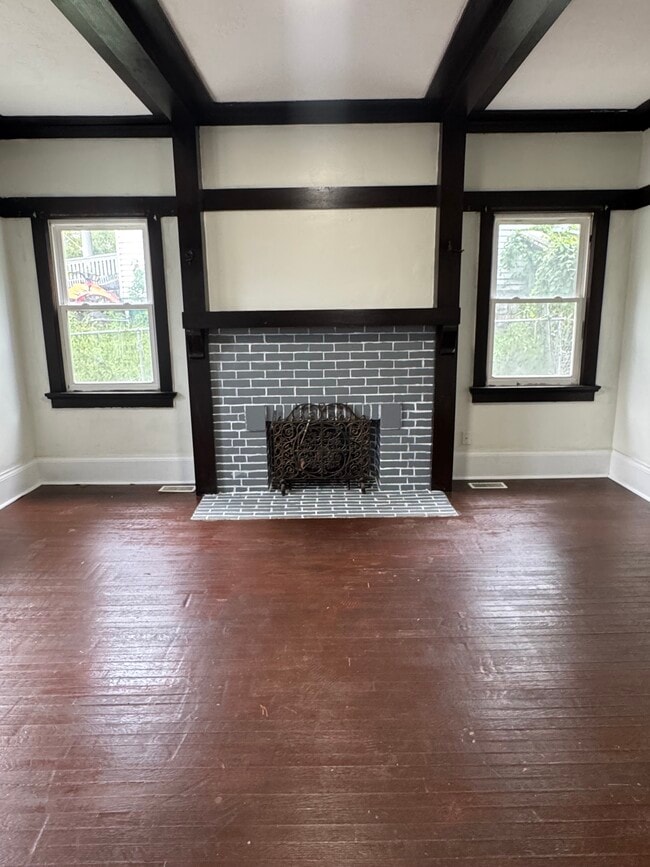 Building Photo - 717 22nd St