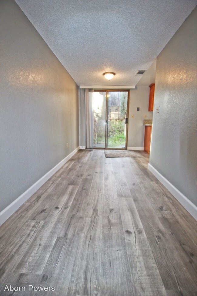 Foto del edificio - 2587 Greenwood Ln