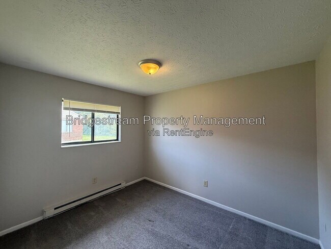 Building Photo - 4564 Waynedale Cir