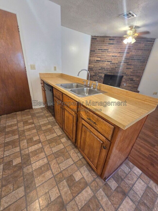 Foto del edificio - 506 Peppertree Ln