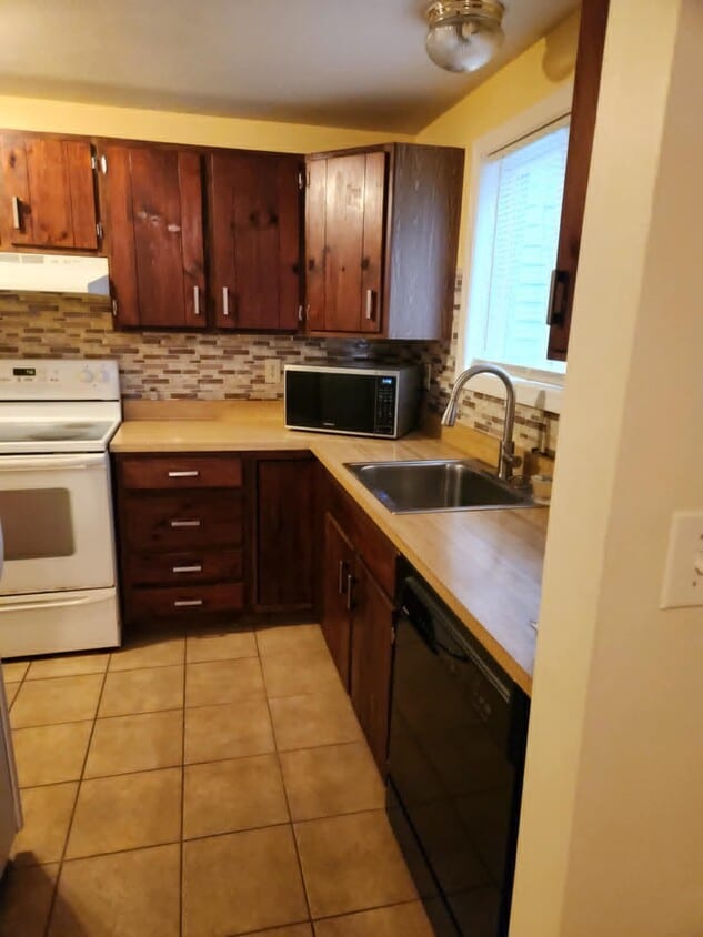 17 Burns Ave, Concord, NH 03301 Townhome Rentals in Concord NH