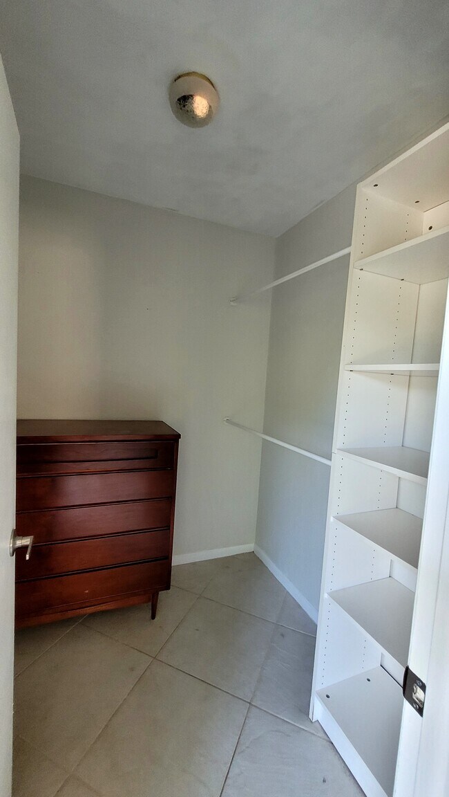 Foto del edificio - 1216 Bluebird Ave