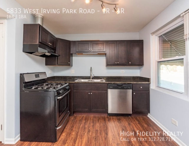 Building Photo - 1 bedroom in Chicago IL 60634