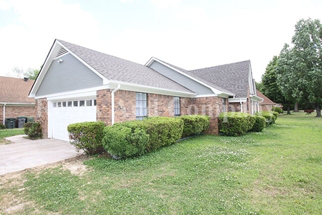 Building Photo - 4496 Green Creek