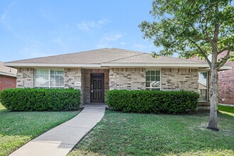 Building Photo - 829 Clear Creek Dr