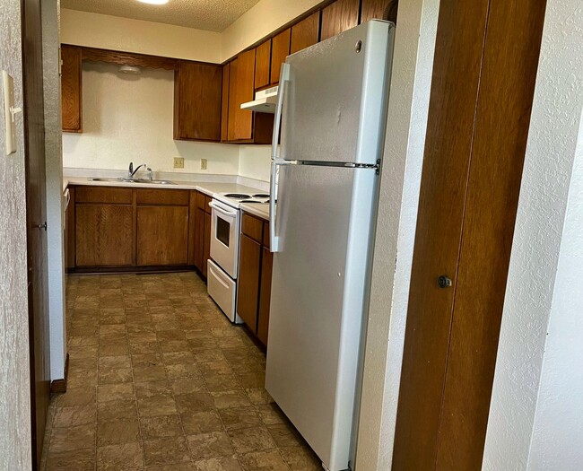 Building Photo - Clarkson Ave Duplex