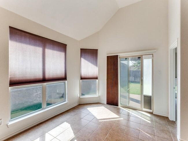 Foto del edificio - 2213 Laurel Forest Dr